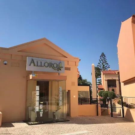 Apartment With 2 Bedrooms In Luz With Wonderful Mountain View Shared Pool Enclosed Garden 350 M From The Beach 아파트 Senhora da Luz