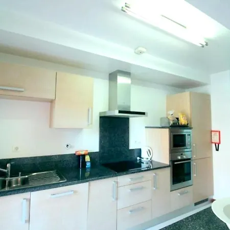 아파트 Apartment With 2 Bedrooms In Luz With Wonderful Mountain View Shared Pool Enclosed Garden 350 M From The Beach Senhora da Luz