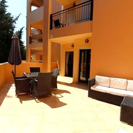 Apartment With 2 Bedrooms In Luz With Wonderful Mountain View Shared Pool Enclosed Garden 350 M From The Beach 아파트